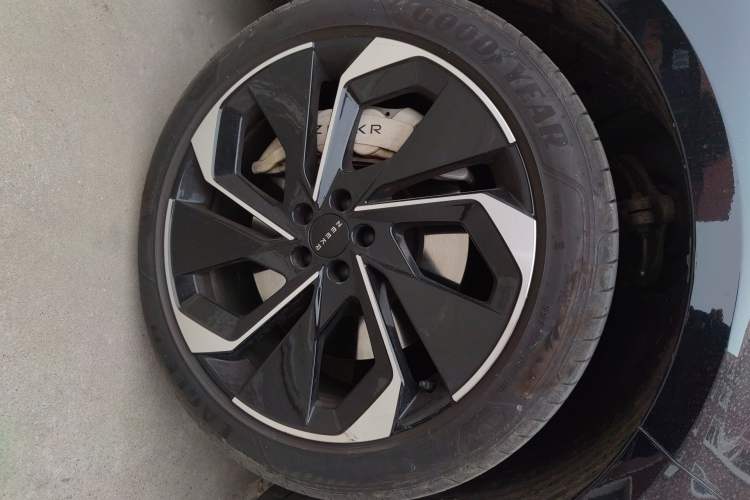 Used Zeekr 001 2023 WE Edition 100 kWh Right Front Wheel Hub