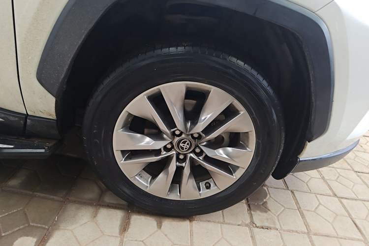 Used Toyota Wildlander 2020 2.0L CVT 4x4 Luxury Edition Right Front Wheel Hub