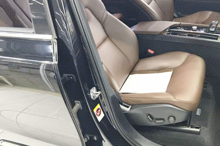 Used Volvo XC90 2021 B5 SmartDrive Luxury Edition 5-seater Right Front Seat