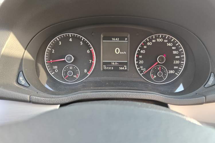 Used Volkswagen Passat 2014 1.8TSI DSG Prestige Navigation Edition Odometer Close Up