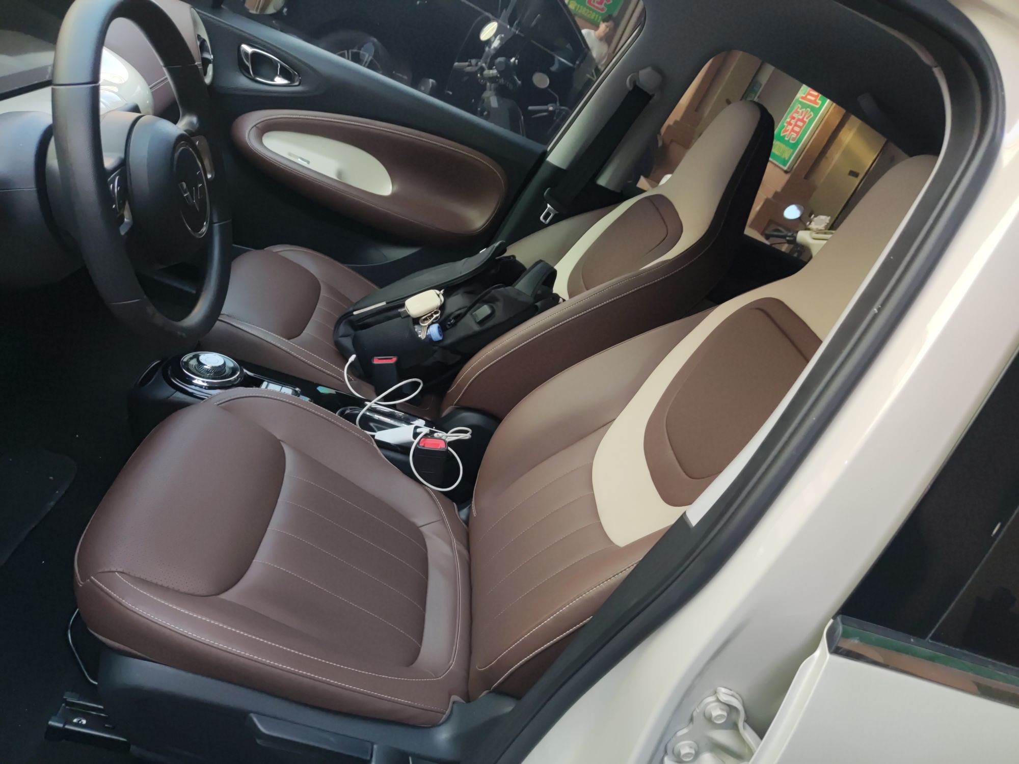 Переднее сиденье в автомобиле