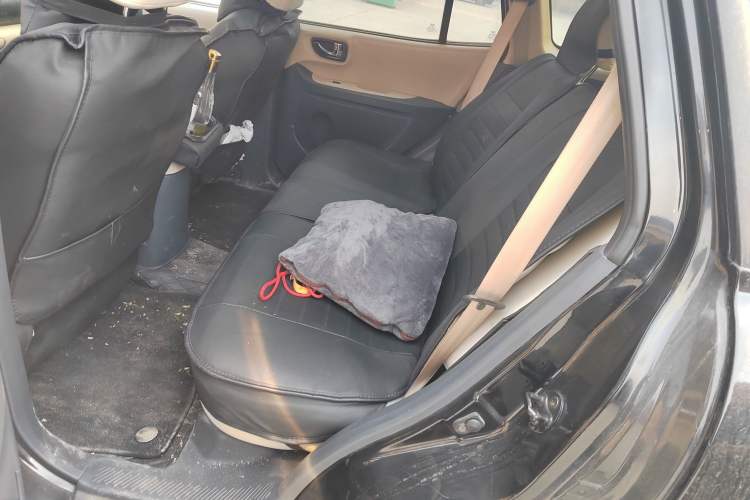 Used Huatai Santa Fe Classic 2012 2.0L Gasoline Manual Two-Wheel Drive with Sunroof
