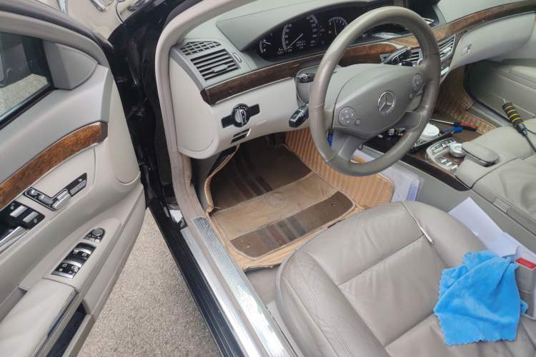 Used Mercedes-Benz S-Class 2012 S 300 L Business Standard Model
