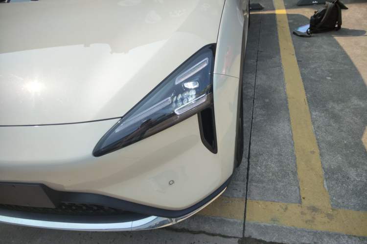 Used Baojun Yunhai 2024 600km Pure Electric Version Left Front Headlight