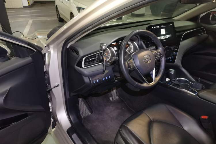 Used Toyota Camry 2021 2.0G Luxury Edition
