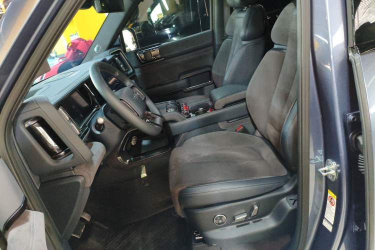 Used Formula Leopard 5 2023 Cloud Ride Flagship Edition
