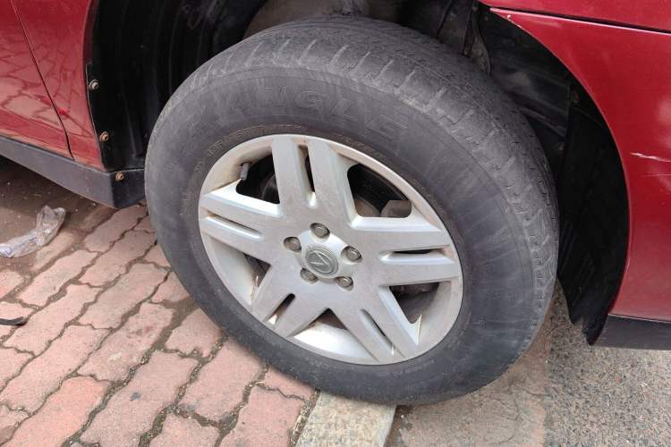 Used Huanghai Qisheng V3 2011 2.0L Ultra-Luxury Version Right Front Wheel Hub