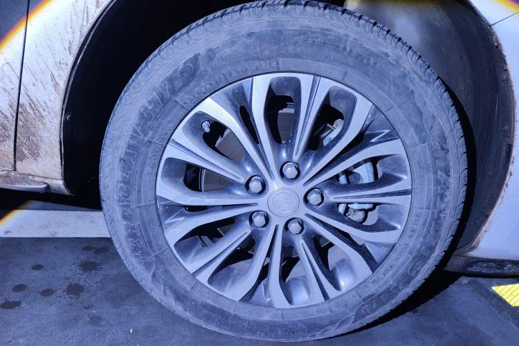 Used Buick GL8 2023 Facelifted Land Cruiser Executive Luxury Version