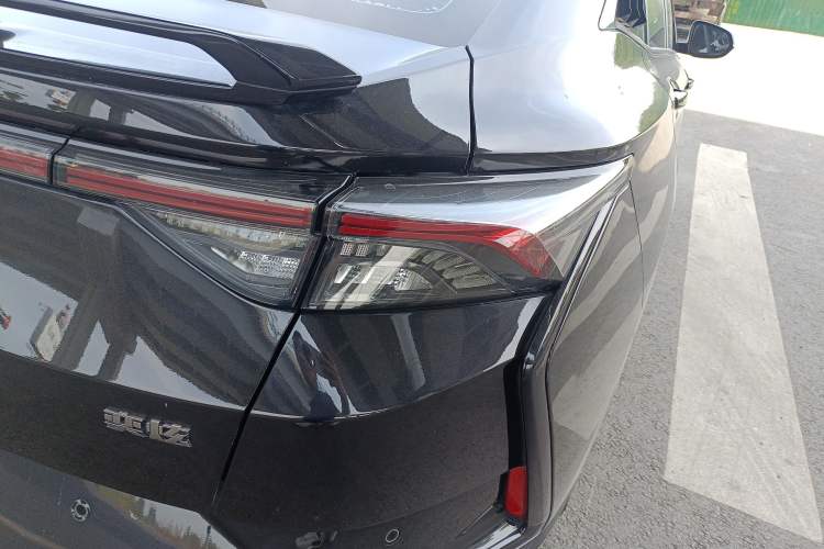 Used Dongfeng Aeolus Yixuan 2021 230T Automatic Zuiying Knight Edition Right Rear Taillight