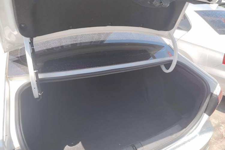 Used Roewe i6 2020 PLUS 1.6L Manual 4G Connect Glory Flagship Edition
