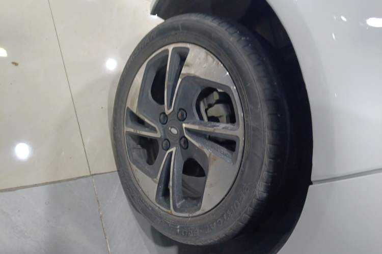 Used ORA White Cat 2022 Upgraded Model 305km Range Luxury Version Lithium-Ion Battery
