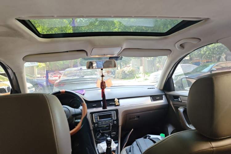 Used Volkswagen Bora 2014 1.6L Manual Comfort Model Headliner