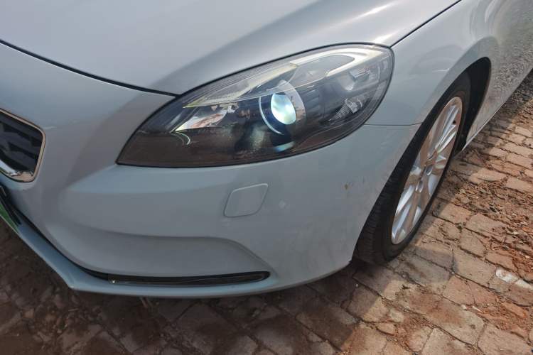 Used Volvo V40 2015 1.6T Zhiyi Edition
