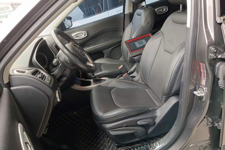 Used Jeep Compass 2017 200T Automatic Family Edition
