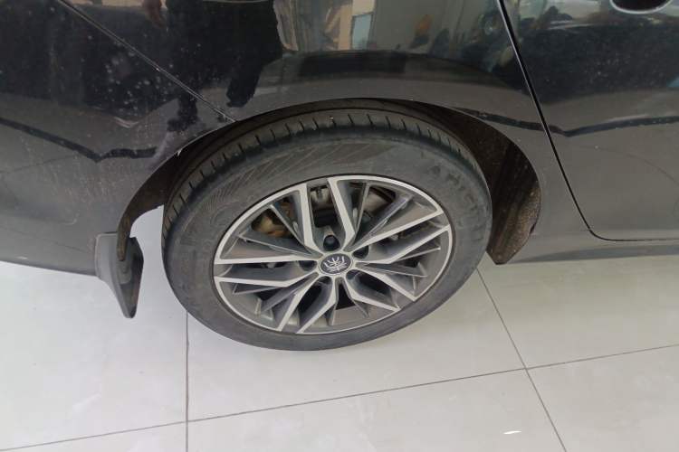 Used BYD Qin PLUS 2021 DM-i 120KM Flagship Model Right Rear Wheel Hub