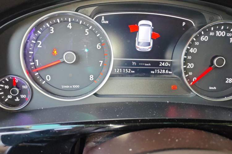 Used Volkswagen Touareg 2017 3.0 TSI Touareg Model Odometer Close Up