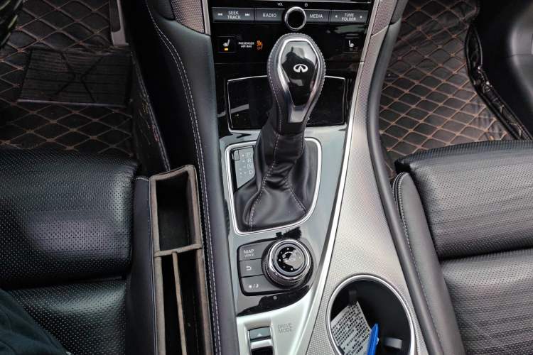 Used Infiniti Q50L 2018 2.0T Elite Sport Version China VI Standard Gear Lever