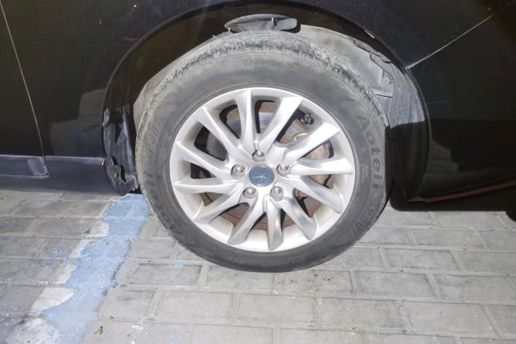 Used JAC Refine M2 2013 1.5L Manual Luxury 5-Seater
