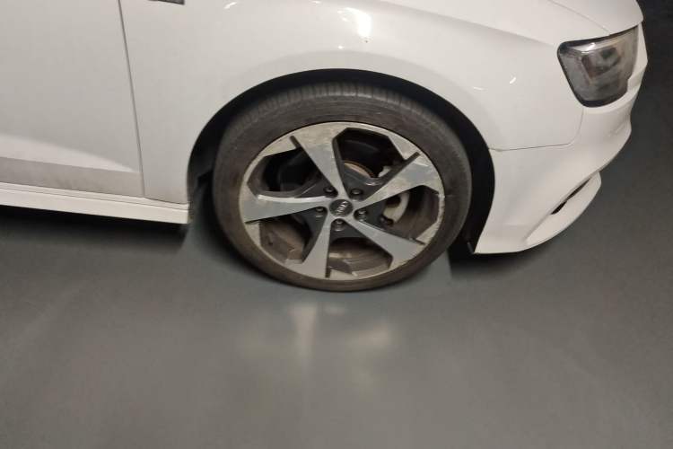 Used Audi A3 2017 Sportback 40 TFSI Sport Edition Right Front Wheel Hub