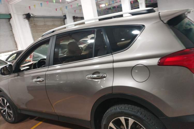 Used Toyota RAV4 2015 2.5L Automatic 4x4 Luxury Edition
