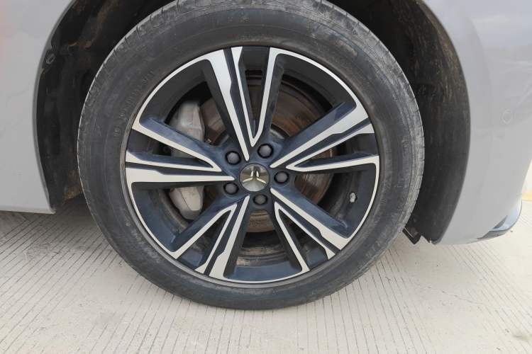 Used Hongqi EH7 2024 690 Pro Right Front Wheel Hub