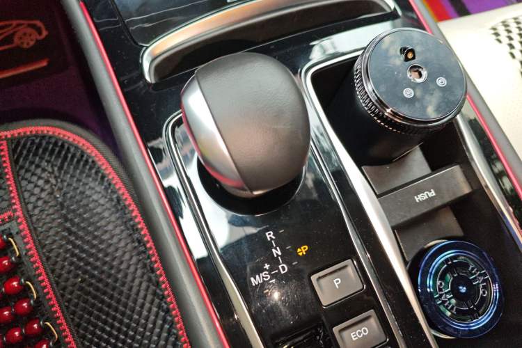 Used GAC Trumpchi GA6 2019 270T Automatic Luxury Edition Gear Lever