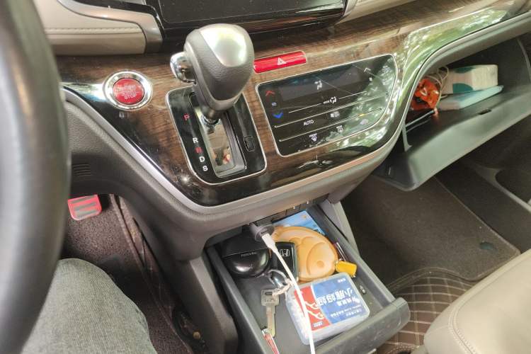 Used Honda Odyssey 2015 2.4L Luxury Edition
