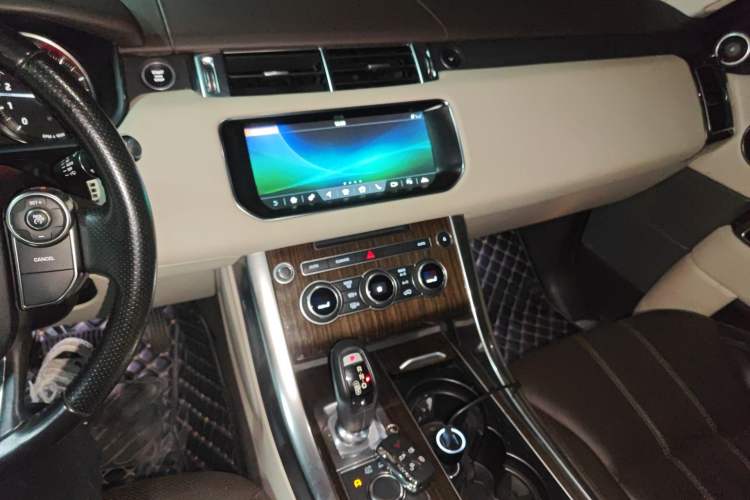 Used Land Rover Range Sport 2017 3.0 SC V6 HSE Audio And AC Panel