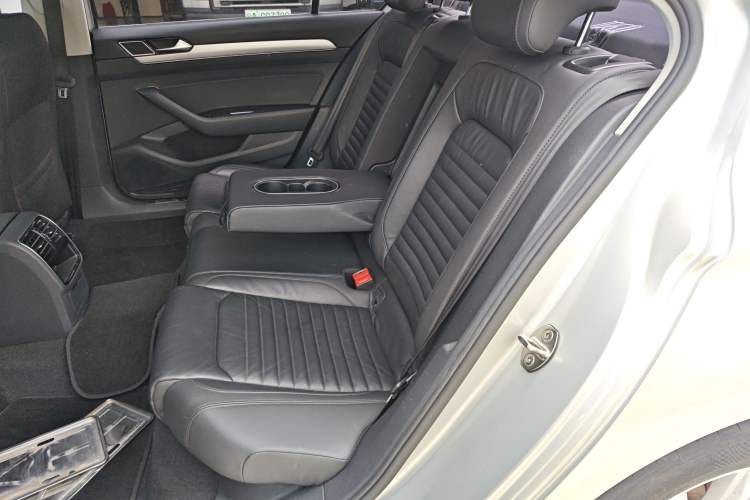 Used Volkswagen Magotan 2017 330TSI DSG Leading Model
