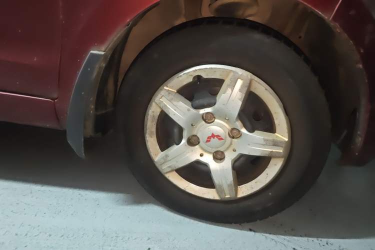 Used Wuling Hongguang 2013 1.5L Base Version Right Front Wheel Hub