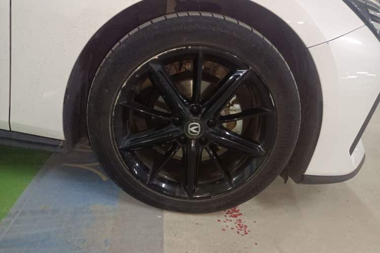 Used CHANGAN UNI-V 2022 1.5T Prestige Version Right Front Wheel Hub