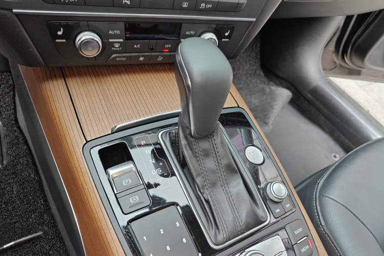 Used Audi A6L 2018 30th Anniversary Edition 30 FSI Style Model Gear Lever