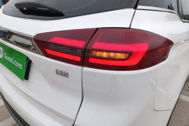 Used Geely Auto Emgrand X7 Sport 2018 1.8TD Automatic Two-Wheel Drive Smart 4G Connected Version Right Rear Taillight