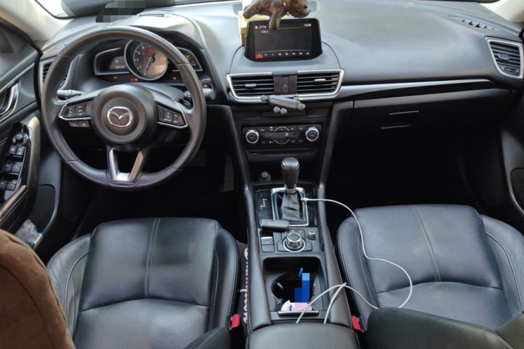 Used Mazda 3 Axela 2017 Hatchback 2.0L Automatic Sport Model China V Emission Standard Center Console