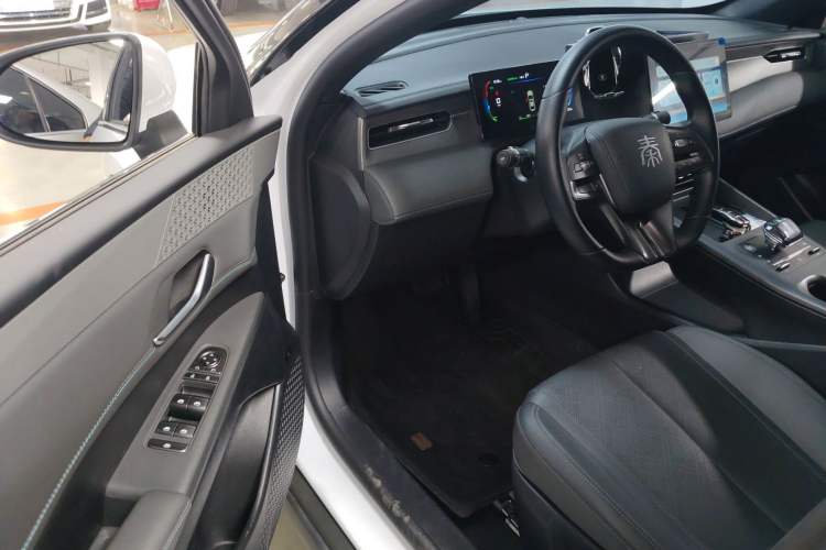 Used BYD Qin PLUS 2025 DM-i Smart Drive 55KM Leading Model
