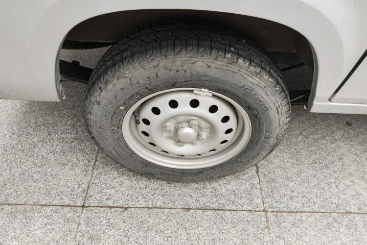 Used Wuling Zhiguang 2023 1.5L Utility Version with Enclosed Windows 2 Seats