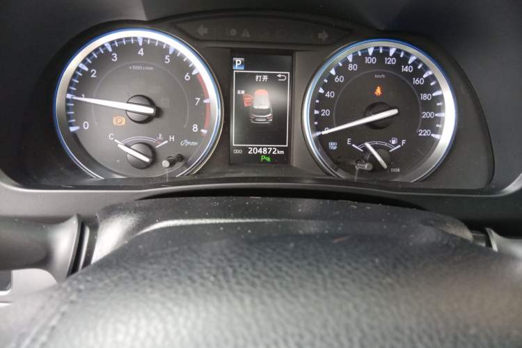 Used Toyota Highlander 2018 2.0T Four-Wheel Drive Luxury Version 7 Seats China VI Standard Odometer Close Up