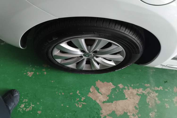 Used Volkswagen Beetle 2015 180TSI model
