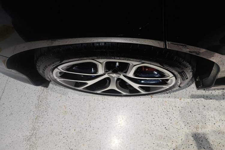 Used IM L6 2025 Ultra Model Right Rear Wheel Hub