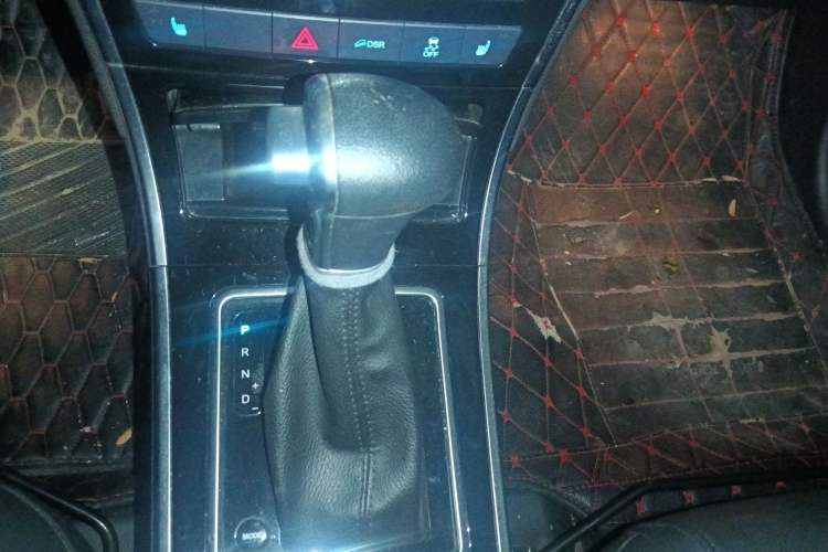 Used Haval H2 2017 Red-Label 1.5T Automatic Two-Wheel Drive Luxury Model Gear Lever