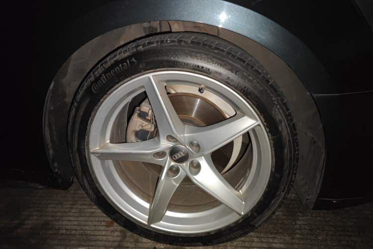 Used Audi A5 2019 Sportback 40 TFSI Fashion Model Right Front Wheel Hub