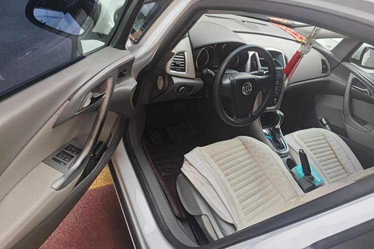 Used Buick GT 2014 XT 1.6L Automatic Comfort Edition Driver Seat