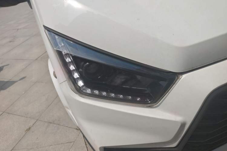 Used JMC Transit 2019 2.8T Commercial Version Short Wheelbase Mid-Roof 3-Seater China VI Standard JX493
