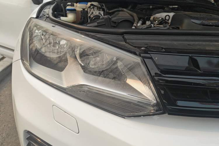 Used Volkswagen Touareg  Right Front Headlight
