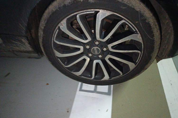 Used Land Rover Range Vogue 2015 3.0 V6 U.S.-Spec Executive Edition Right Front Wheel Hub