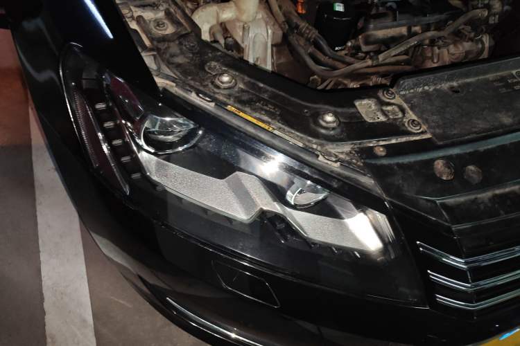 Used Volkswagen Passat 2013 1.8TSI DSG Prestige Edition Right Front Headlight