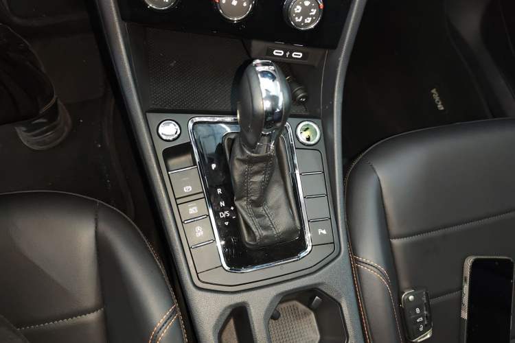 Used Volkswagen Bora 2023 200TSI DSG YueXing PRO Edition Gear Lever