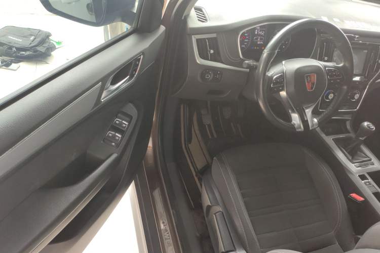 Used Roewe RX5 2016 Revised Version 20T Two-Wheel Drive Manual Transmission Luxury Edition
