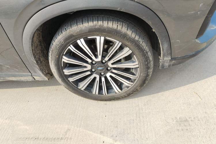 Used CHANGAN OSHAN X5 2021 1.5T DCT Prestige Edition Right Front Wheel Hub