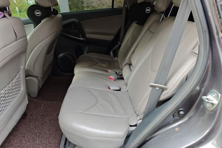 Used Toyota RAV4 2011 2.0L Automatic Luxury Edition
